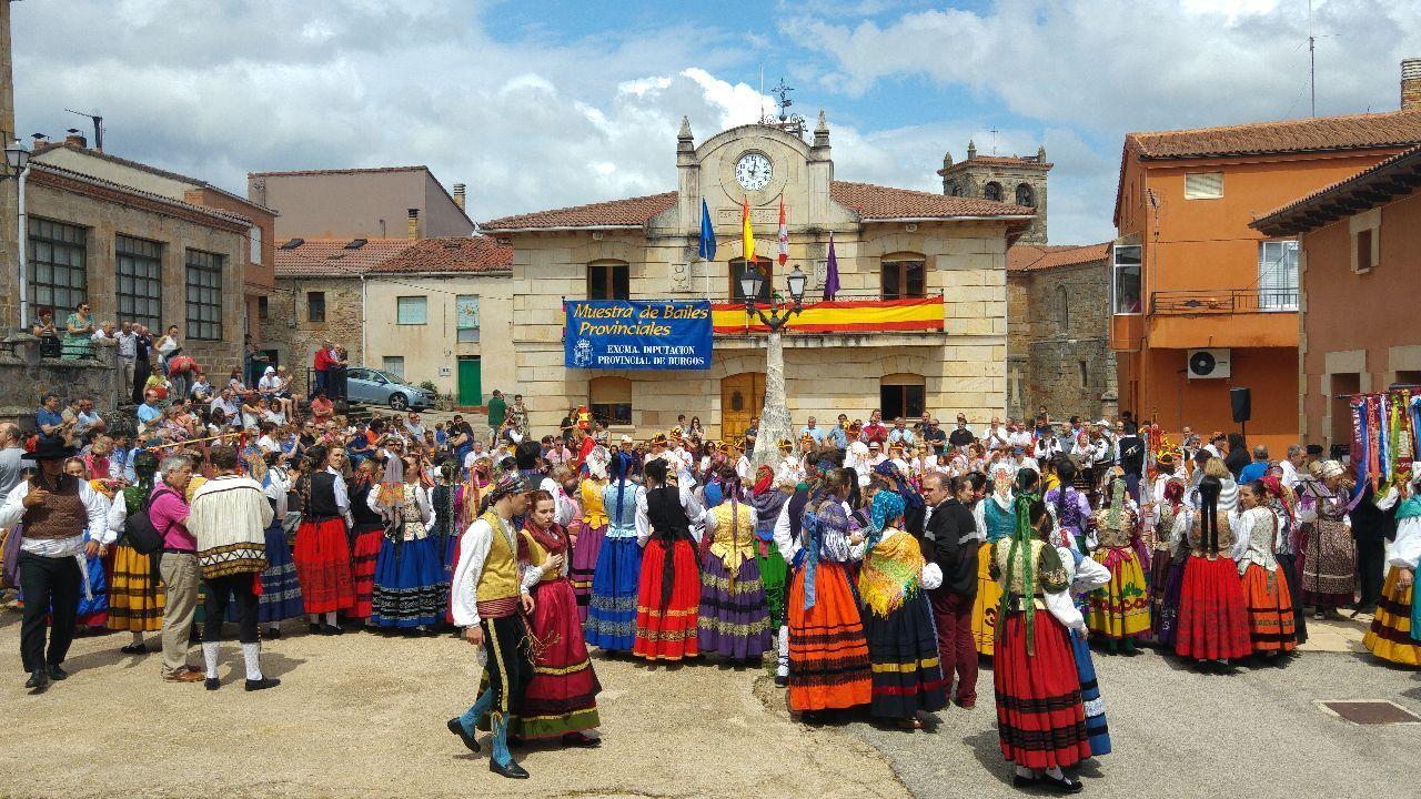 Exito de la Muestra de Bailes Burgales en Pinilla de los Barruecos